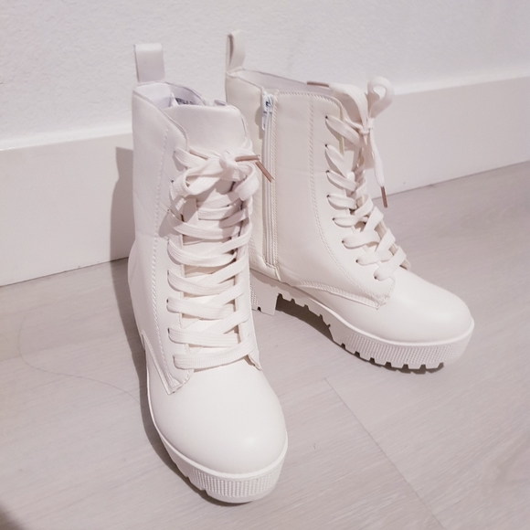 Dolls Kill Shoes Nwt Dolls Kill One Step Forward White Ivory Combat